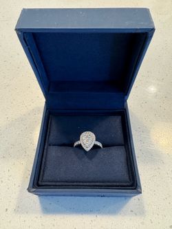 14kt White Gold and Diamond pear shaped cluster ring