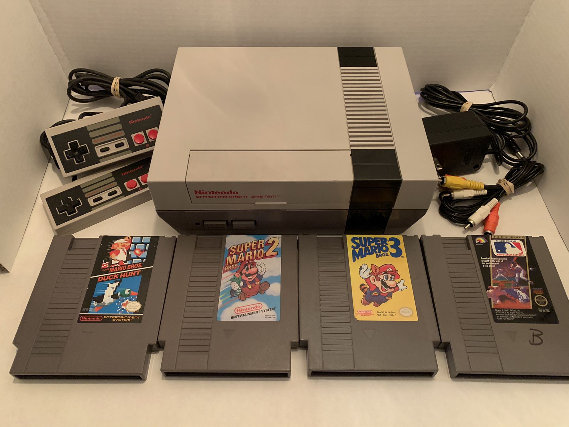 Refurbished Original Nintendo NES Console with 4 Games, 2 Controllers
