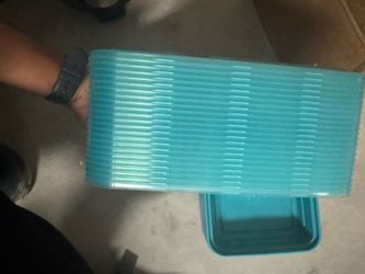Storage containers