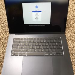 Macbook air M3 15.3” 512GB SSD 8GB unified memory like new with box