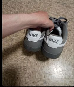 Nike Low-Top Sneakers Gray White