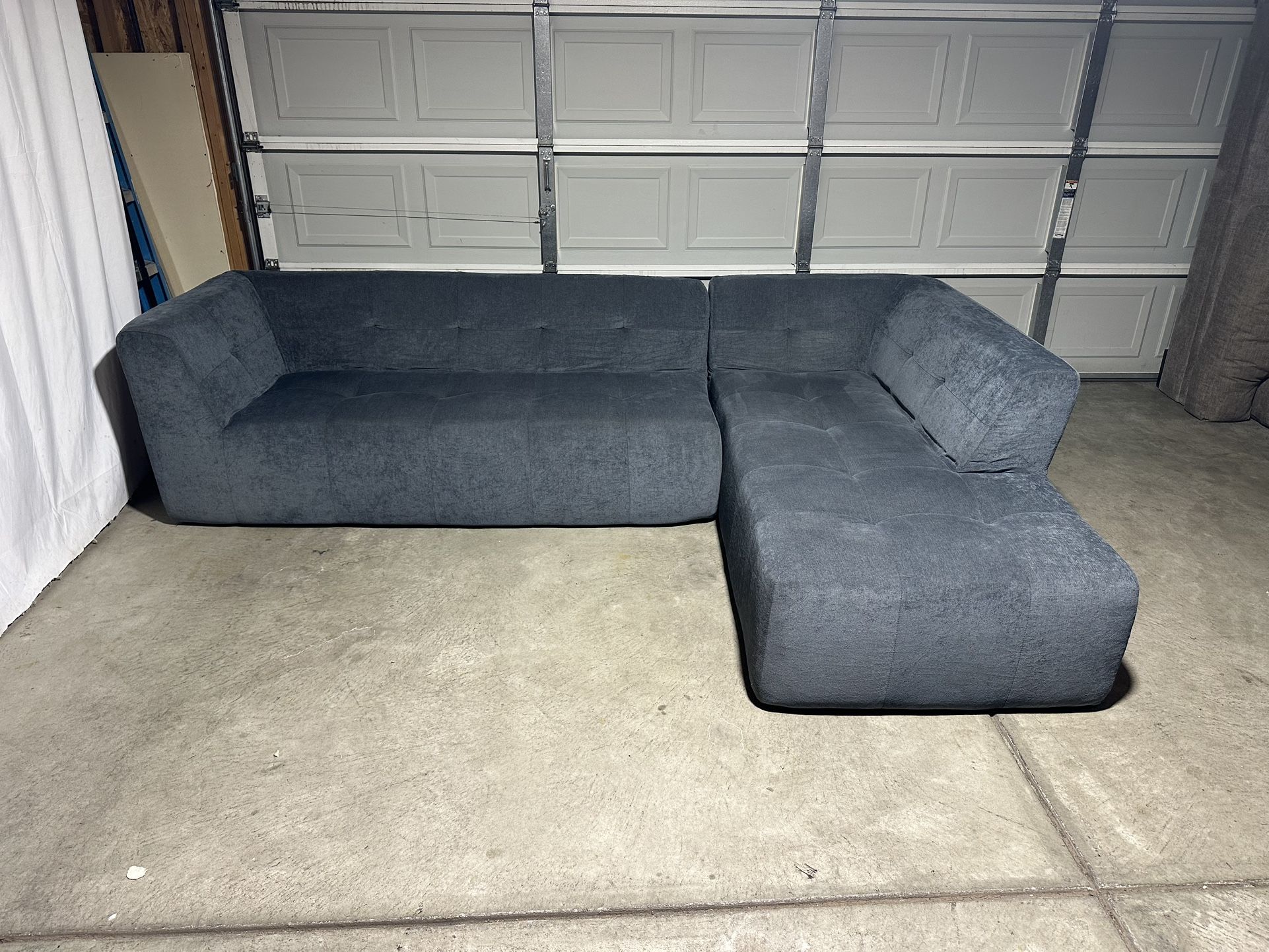 Boneless Sectional Couch *Free Delivery*