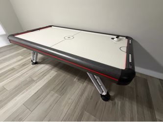 Air hockey table