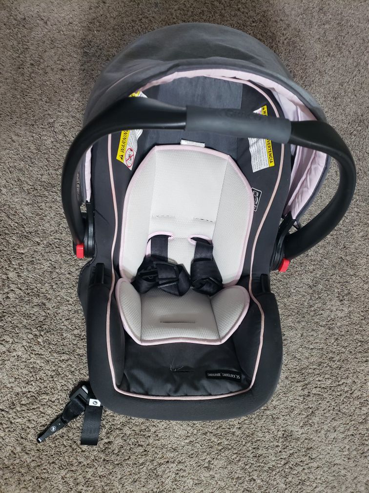Graco Infant car seat with base
