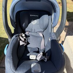 Uppa baby carseat with base for car