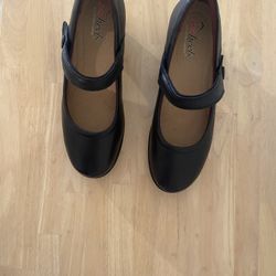 Ladies Black Leather Mary Jane’s -Like New