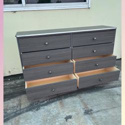 8 drawers dresser/ Eight drawers dresser