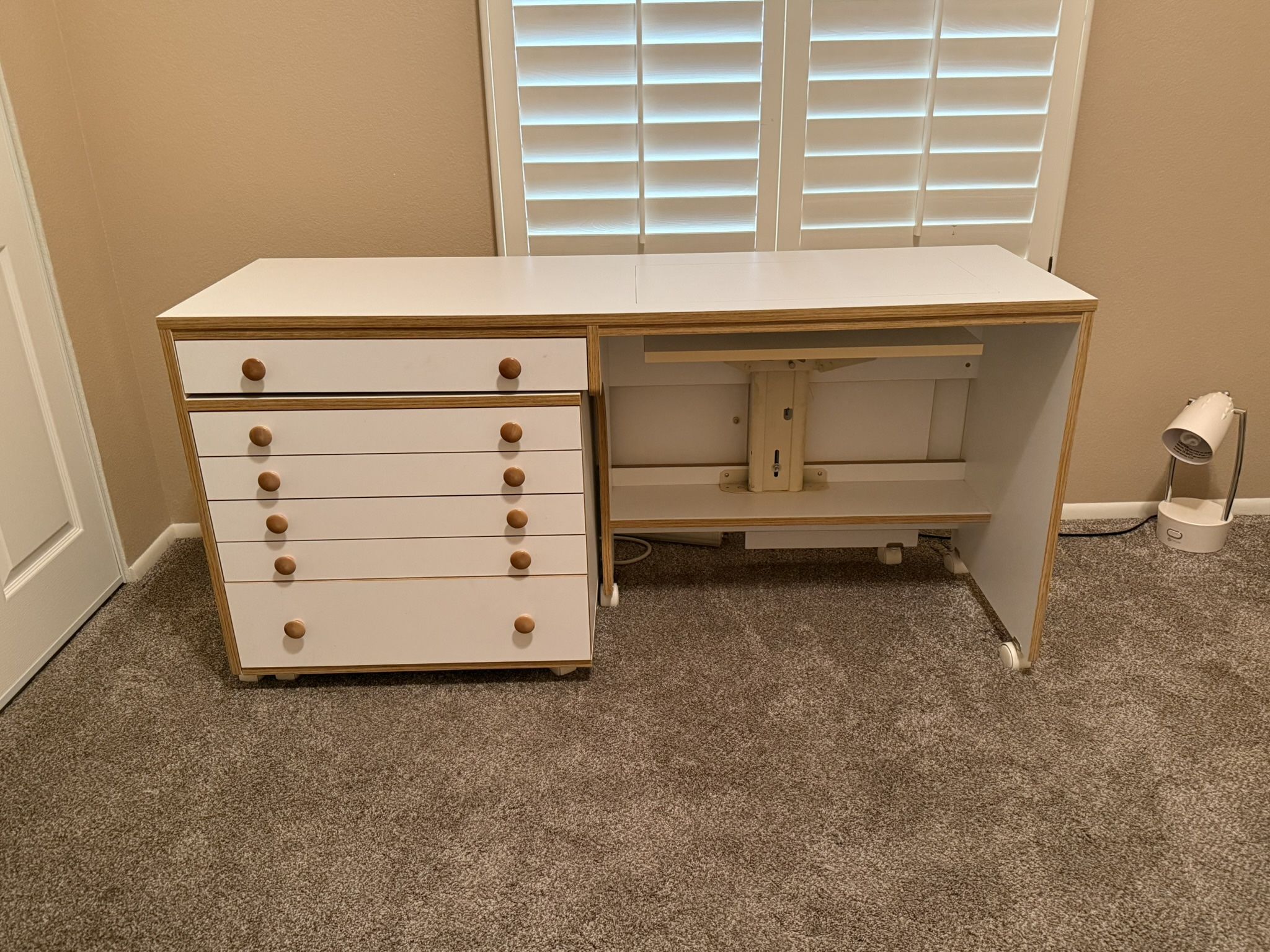 Horn Of America Sewing/Quilting Table