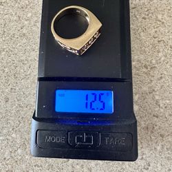 14KT SOLID GOLD RING (REAL)