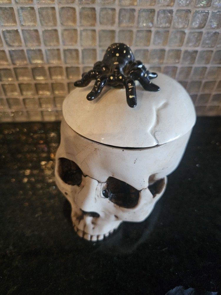 Ceramic Skeleton Bowl With Removeable Lid