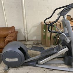 Precor Elliptical Machine (EFX546i)