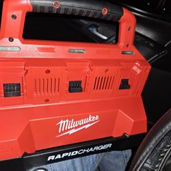Brand New Milwaukee Packout M18 6 Bay Rapid Charger
