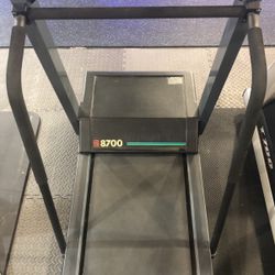 Commercial Grade treadmill Landice 8700PT2 XL with EXTENDED LENGTH DECK