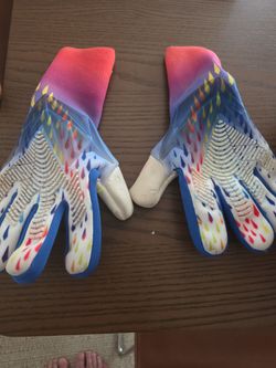 Soccer goalie gloves