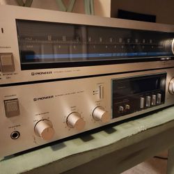 Vintage Pioneer Sa-520 Integrated Stereo Amplifier And Tx-520  Tuner