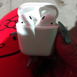 White APPLE AIRPODS