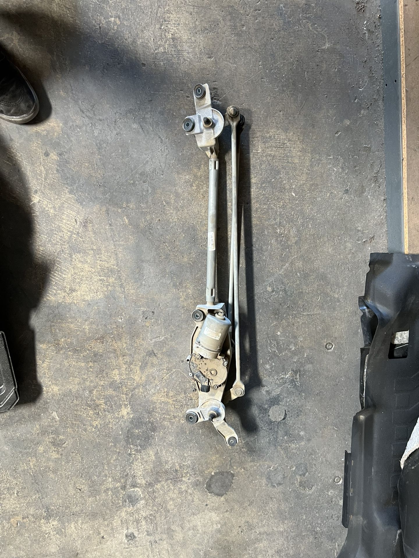 2007-2021 TOYOTA TUNDRA FRONT WINDSHIELD WIPER TRANSMISSION LINKAGE W/ MOTOR OEM