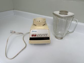 Osterizer 10-Speed blender with glass carafe, needs blade assembly.