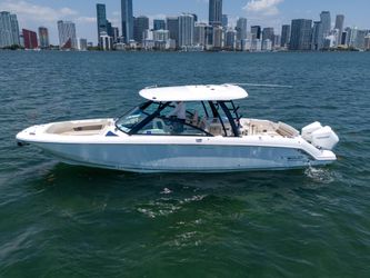 2024 Boston whaler 325 Vantage