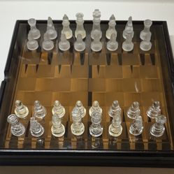Beautiful Glass And Wood Box Chess Set