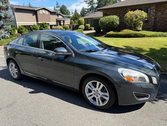 2013 Volvo S-60 AWD Platinum Plus pristine condition