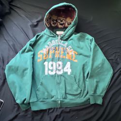 : Supreme x MM6 Maison Margiela Zip Up Hoodie Dark Green Size M  PRICE: $300 shoot offers tho  DESCRIPTION: Supreme x MM6 Maison Margiela Zip Up Hoode