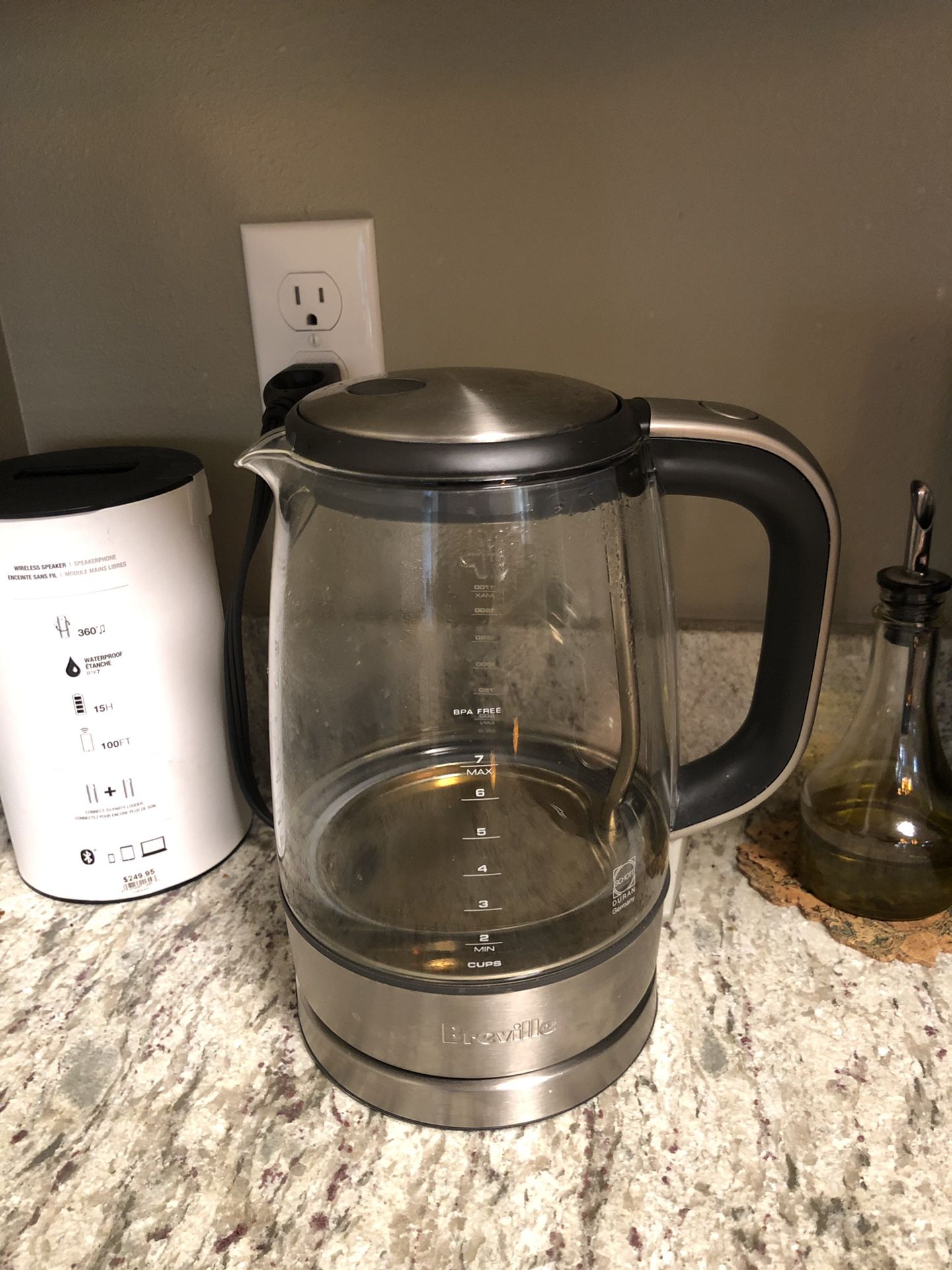 BREVILLE crystal clear electric tea kettle for Sale in Woodinville, WA