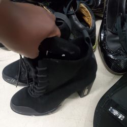 Black Boots 