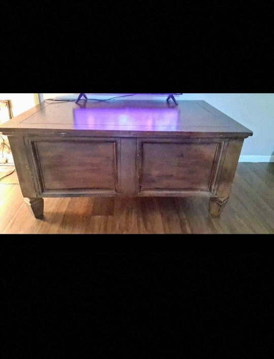 ANTIQUE SOLID WOOD CHEST