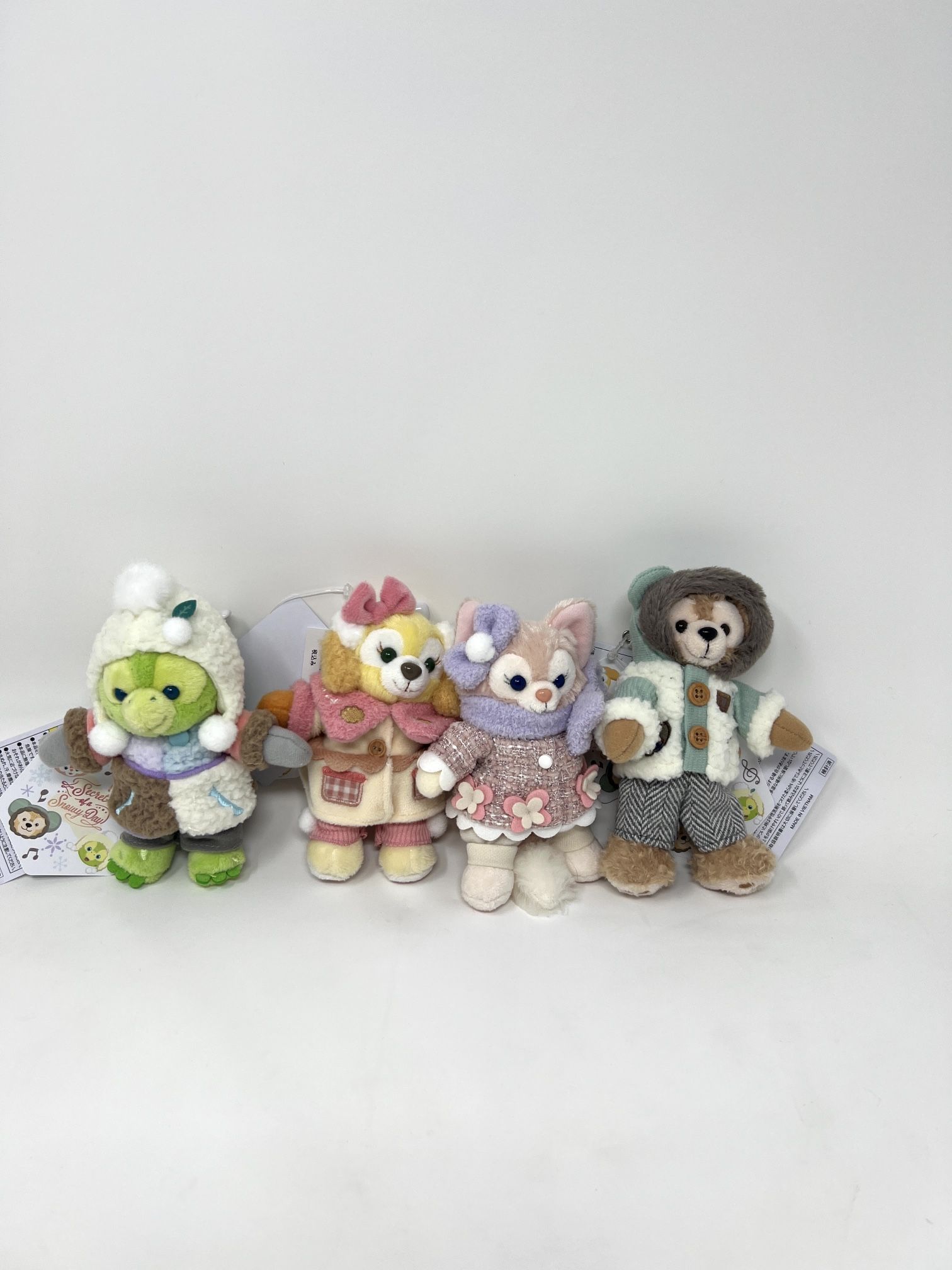 Tokyo DisneySea Duffy friends Secret of Snowy Day Plush Badge Set Christmas
