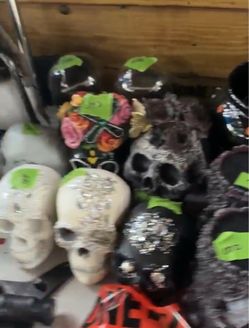 HALLOWEEN STUFFS PICK UP