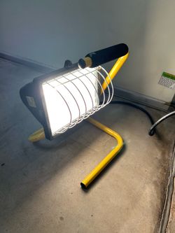 Portable halogen work lamp