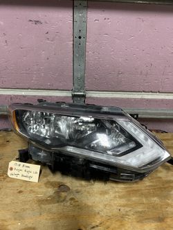 2017-2019 Nissan Rogue Right Side Halogen Headlight OEM
