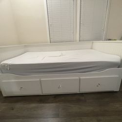 Twin Sized Bed Opens Up To King Size 