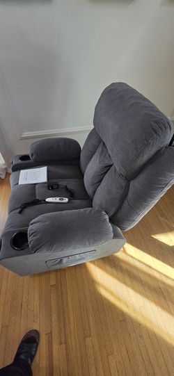 Recliner Chair, Heat and Massage.almost New.