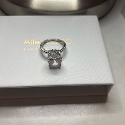 STERLING SILVER MOUSSANITE RING SIZE 6