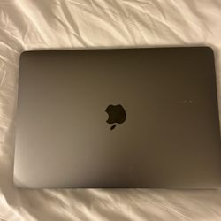 13 In MacBook Pro 2019 16GB 2.8 GHz Quad Core Intel I7 256 SSD Retina Pro Display