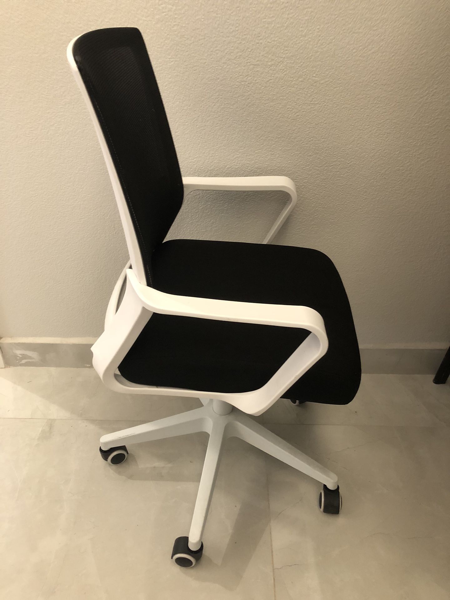 White/black Office Chairs