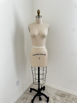 FEMALE PROFESSIONAL DRESS FORM  Mannequin size 2