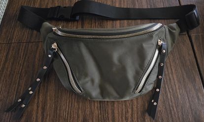 Like Dreams LD Green Fanny Pack Bag Rue 21 - Triple Pockets Adjustable Strap