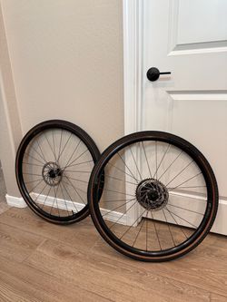 DT Swiss 700c wheelset