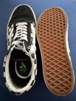 TENNIS SHOES
