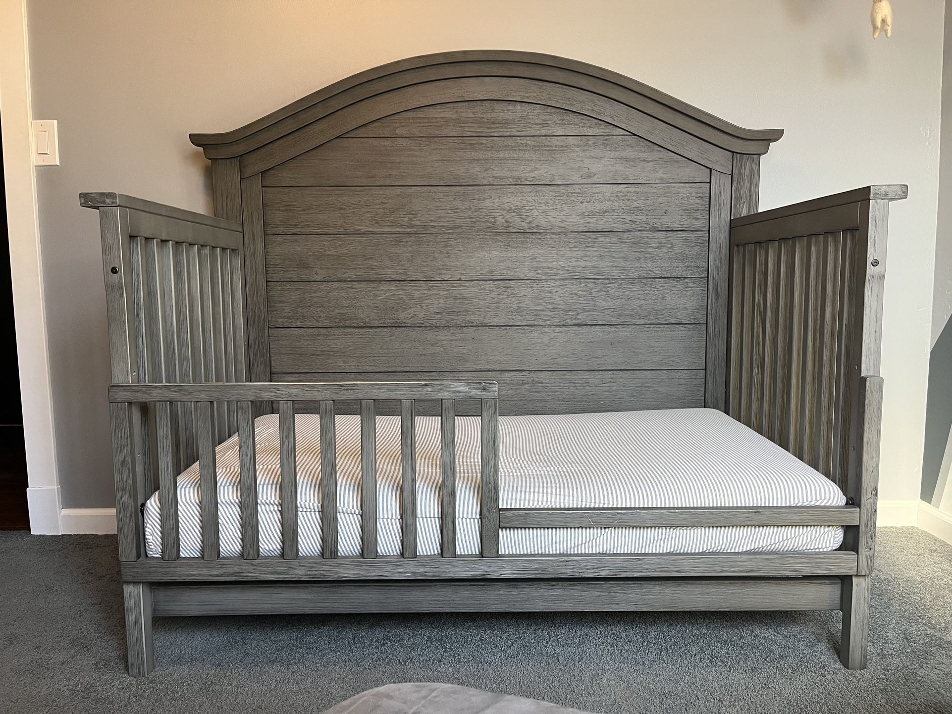 Dolce Babi Lucca Full Collection Convertible Crib Bed Set