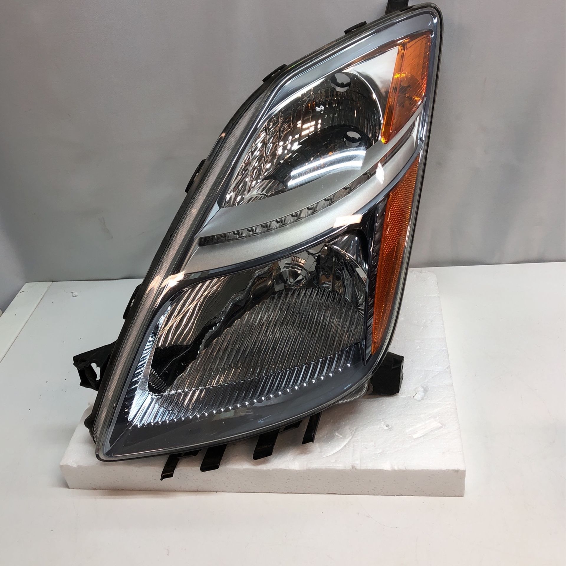 2006-2009 Toyota Prius Left Headlight 