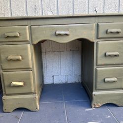 Cute Vintage Desk With Drawers 