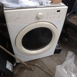 Dryer     Secadora 