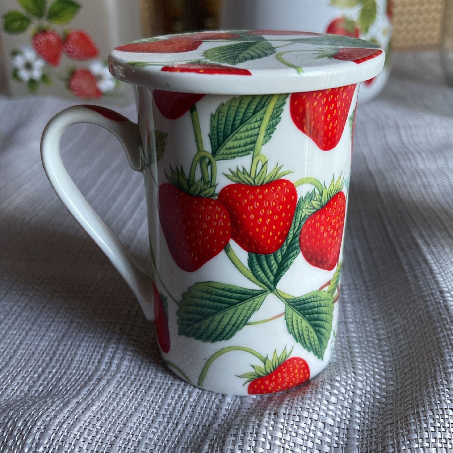 Kent Pottery Strawberries Floral Mug With Matching Cover