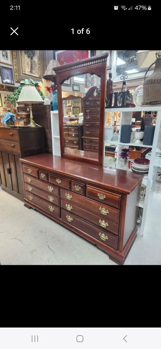 Dresser With Mirror 