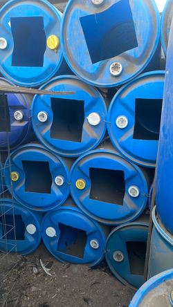 Tambos azules/ blue bins