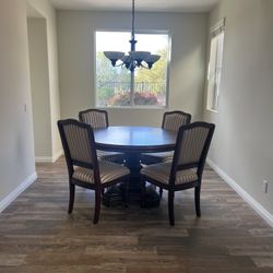 Round Dining Room Table 